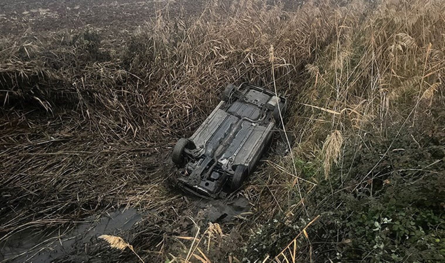 Otomobili devrildi: Emekli polis hayatını kaybetti